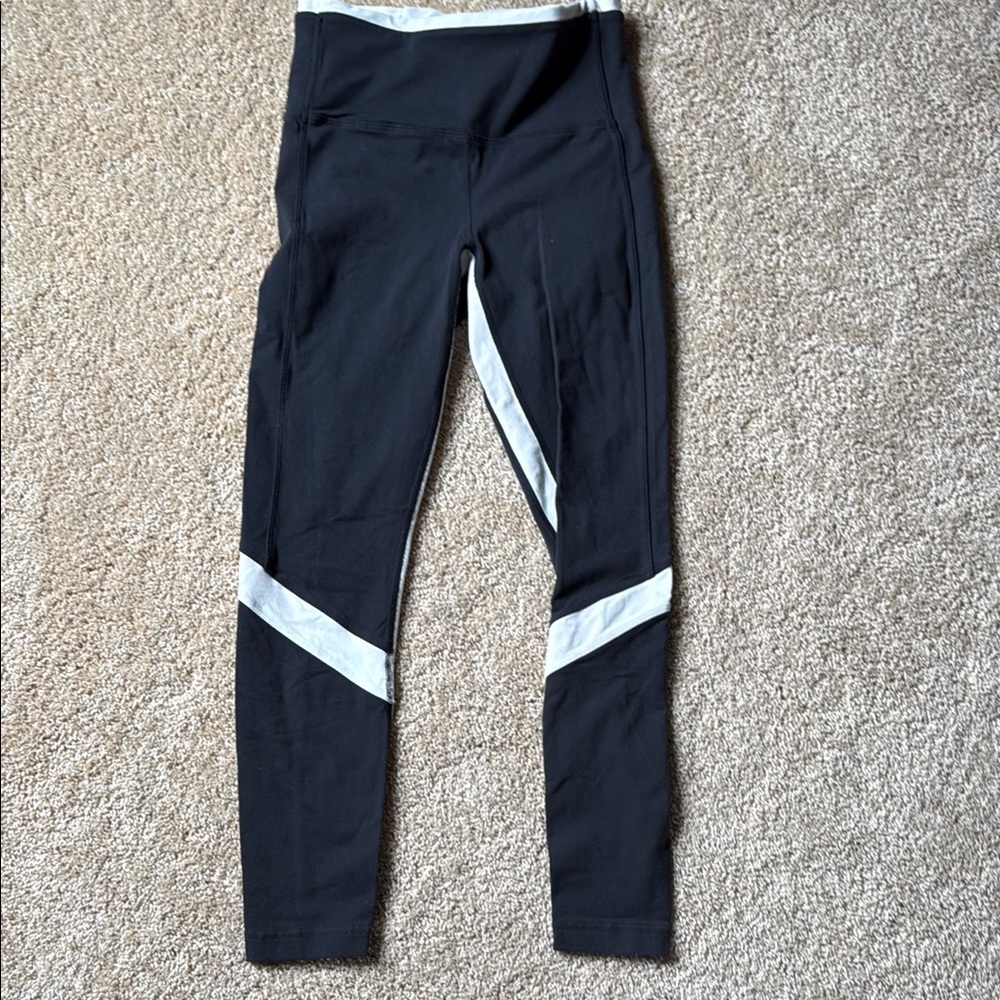 Women’s new balance Black and White Leggings